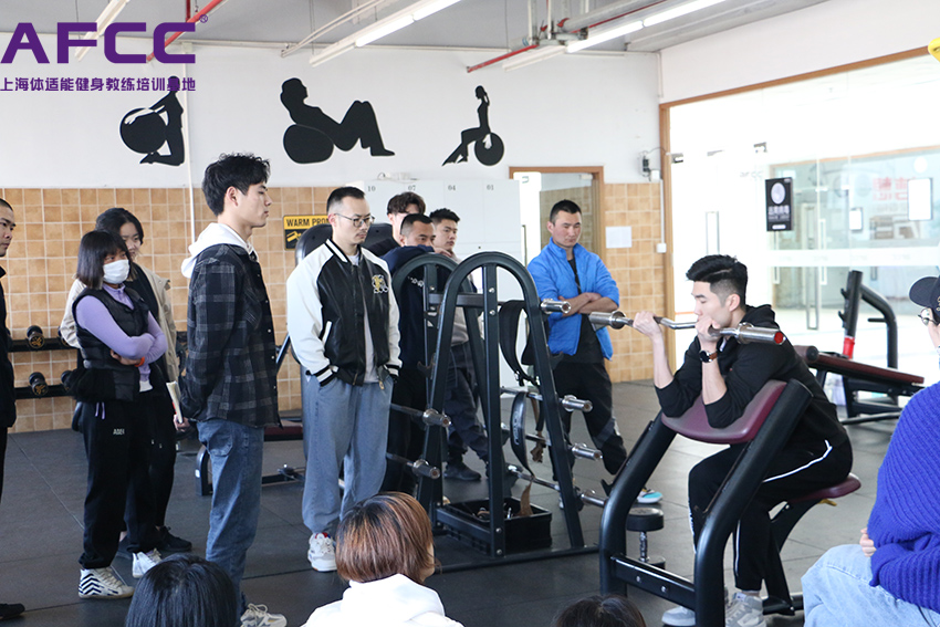 考健身教练证得具备什么条件呢,女人学健身教练需要什么条件