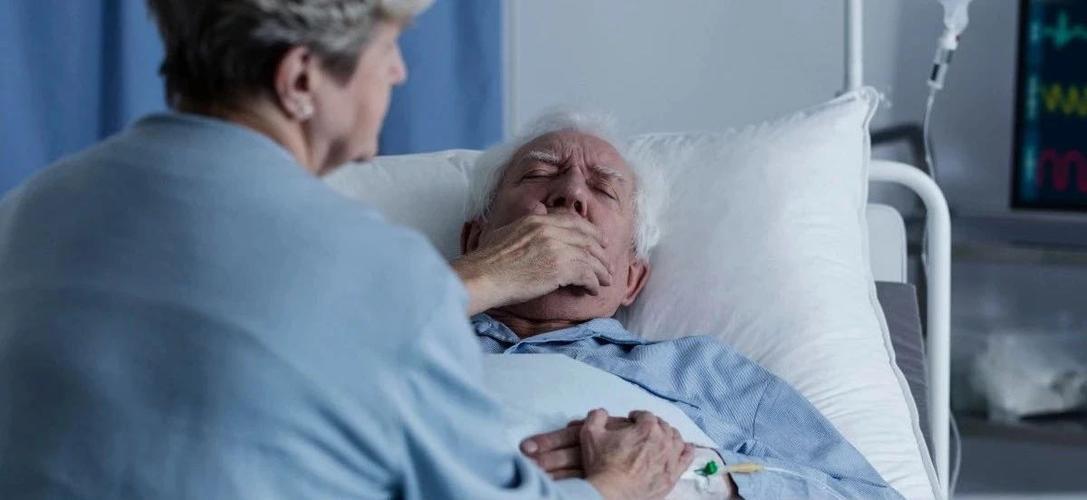 肺癌为什么一发现就是晚期腰疼,肺癌晚期患者脚老是麻的能活多久