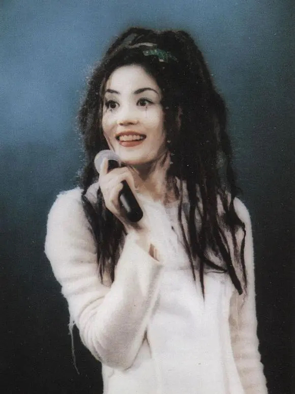 王菲爱过的5个男人,都是“弟弟辈”最小小11岁,她怎能下得了手