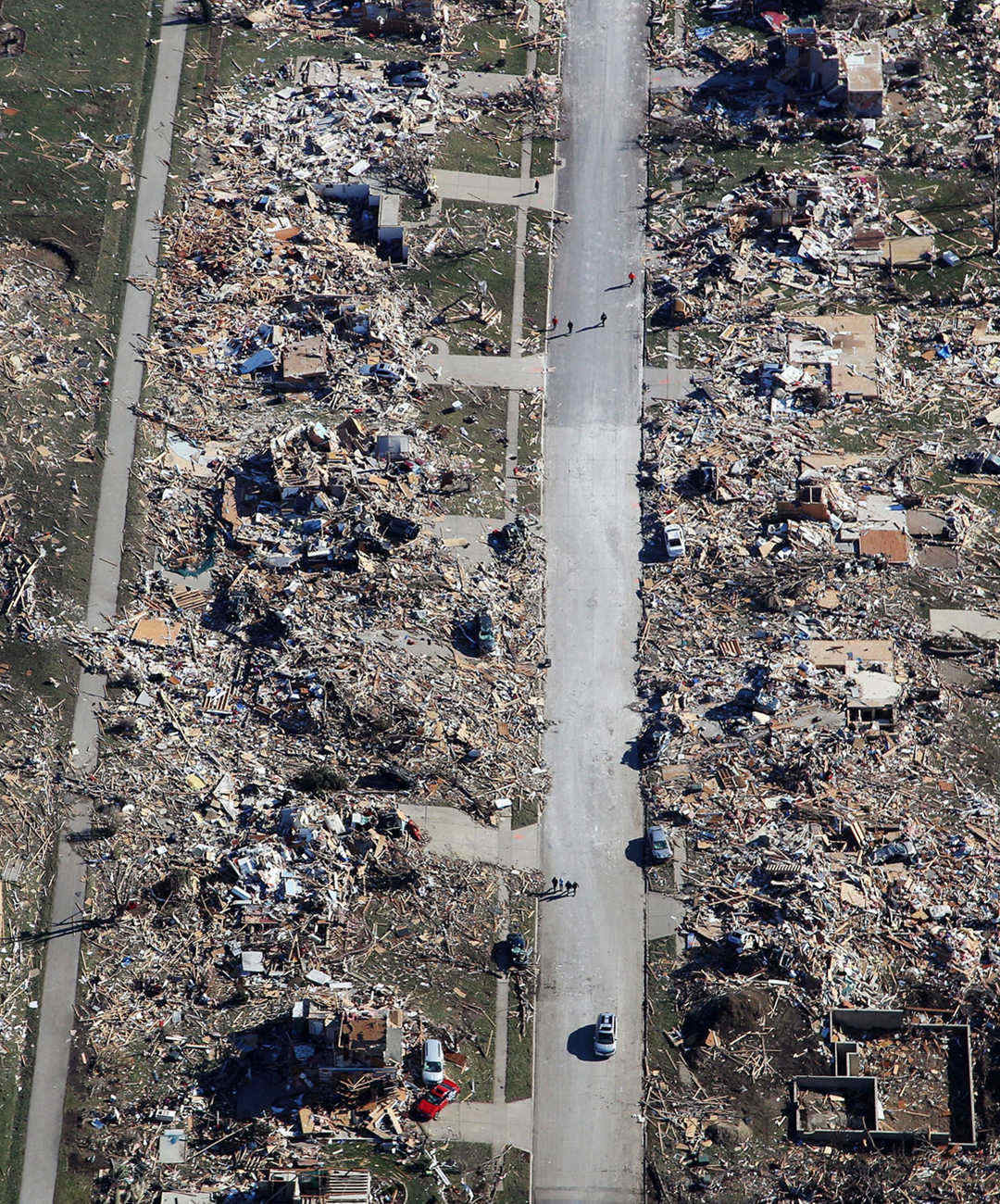 美国木房子遭遇龙卷风,美国木质房子龙卷风