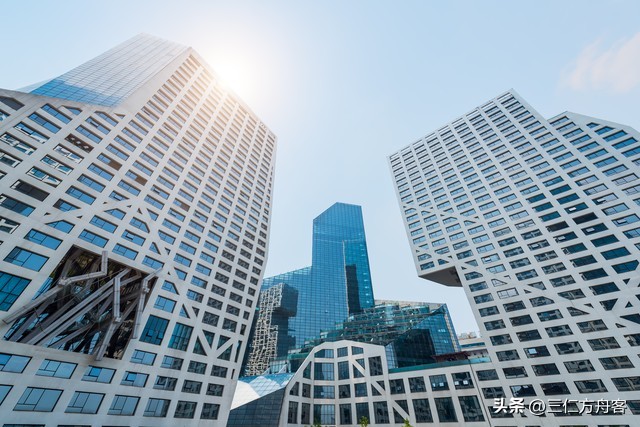 大潮退去方知谁在裸泳是什么意思,只有当大潮退去才会知道谁在裸泳