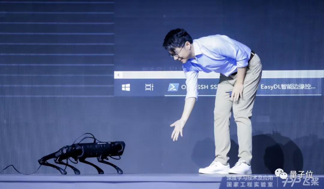 5分钟“调教”一只机器狗，百度飞桨已经简单到这地步了吗？