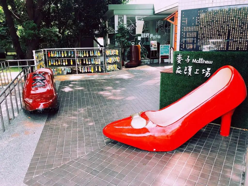 全球只有一家的工艺鞋子,超级好玩的鞋子