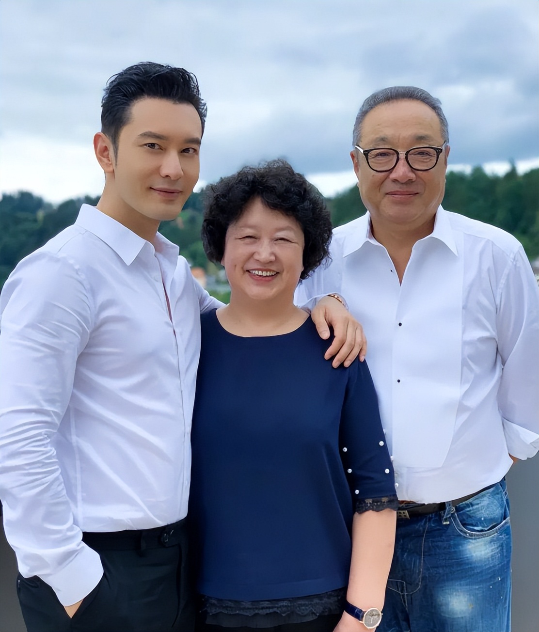 黄晓明离婚风波后首次正面回应,上海滩黄晓明大背头