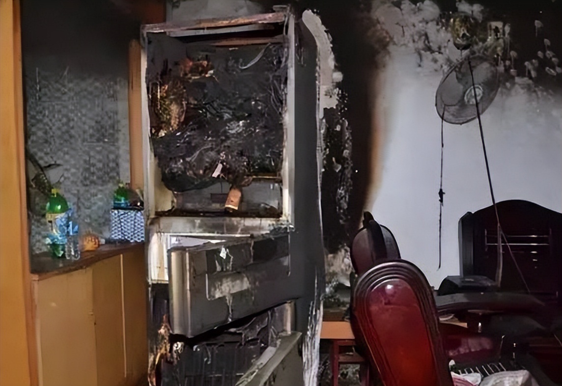 冰箱爆炸视频真实事件,冰淇淋冰箱爆炸