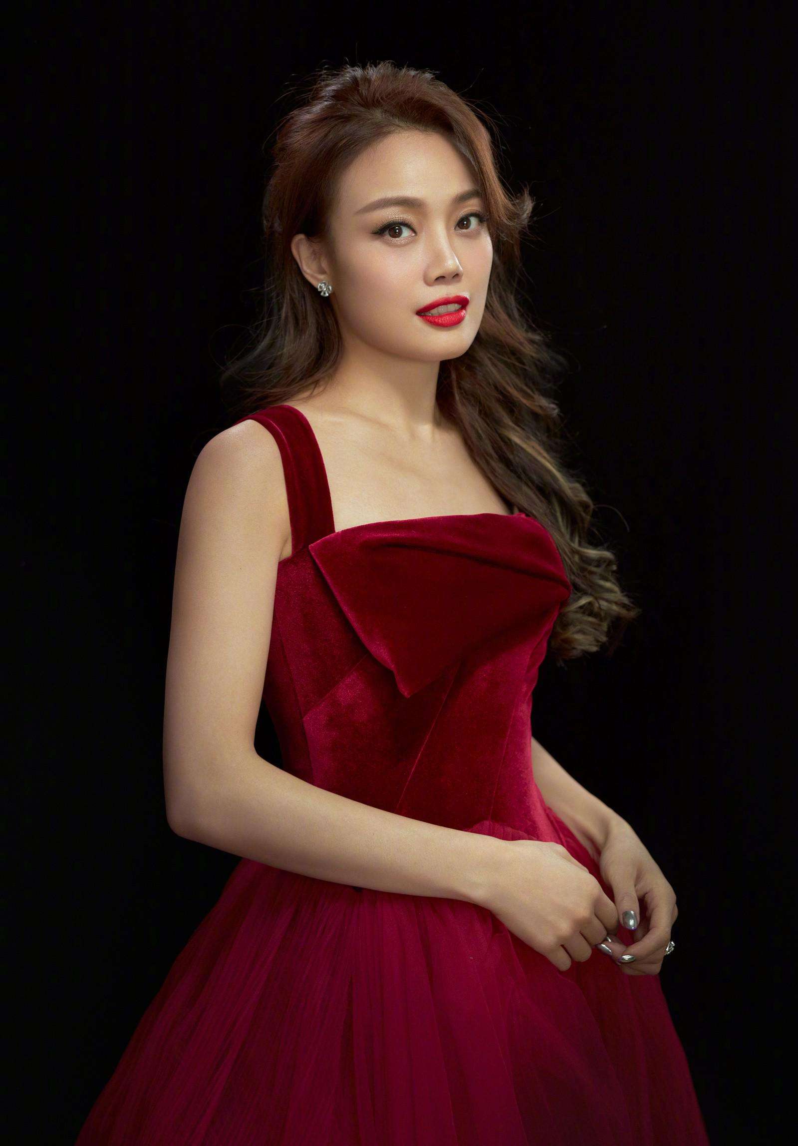 至今未嫁人的8位大龄女港星，最小42岁，个个情路坎坷，让人心疼