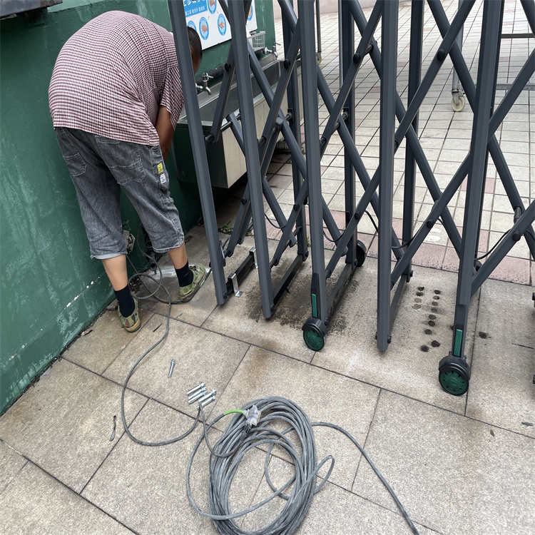 钢制电动门定制,钢制电动门带栅栏道闸