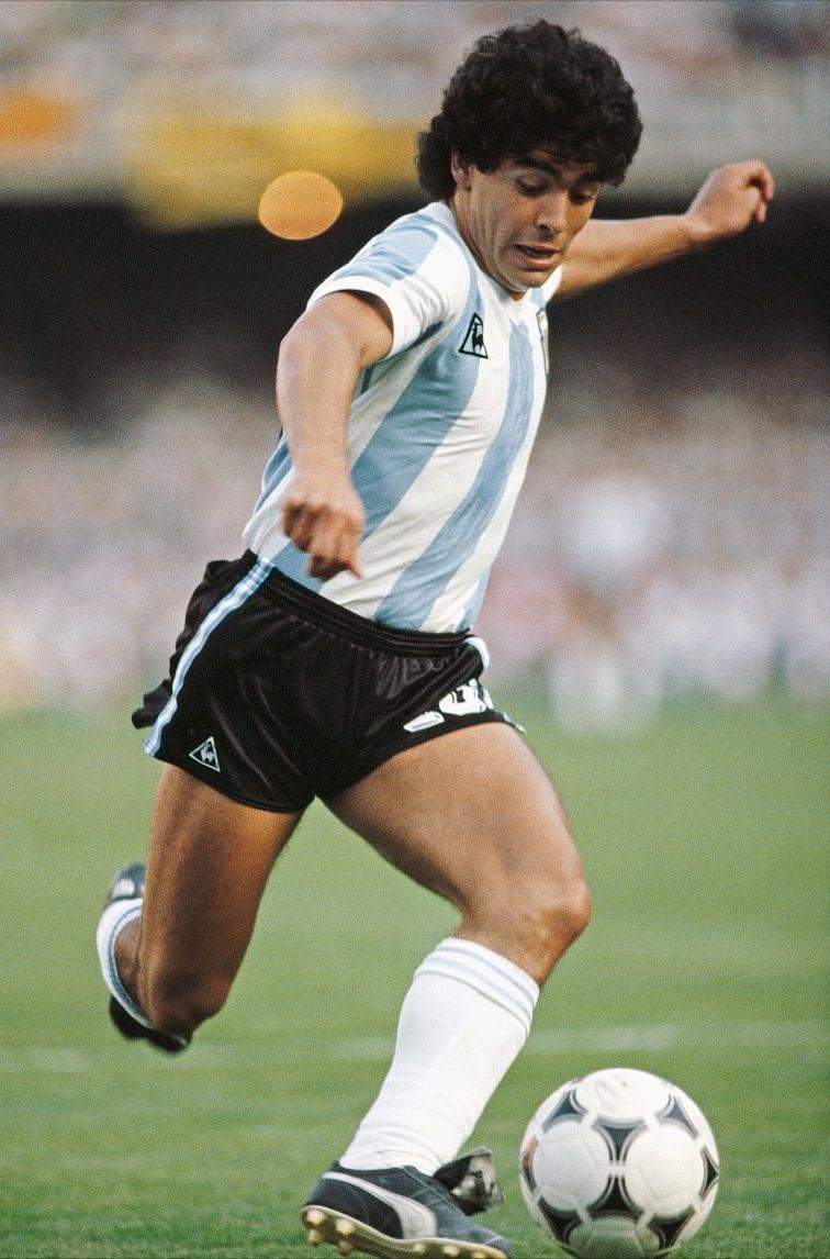 贝利和梅西c罗哪个强,贝利梅西c罗哪个更厉害