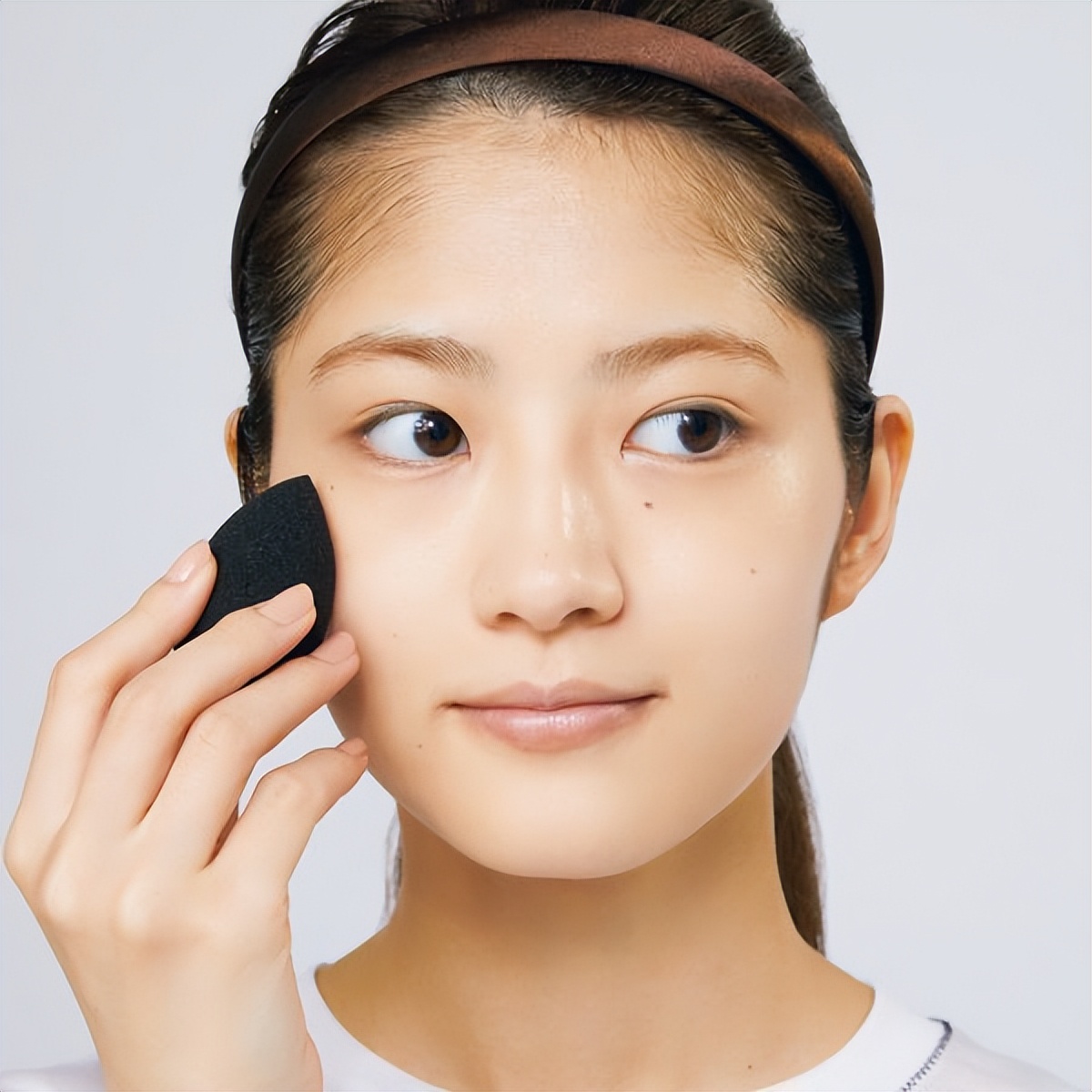 底妆斑驳卡粉不服帖是什么原因,底妆怎么画才会服帖不卡粉斑驳