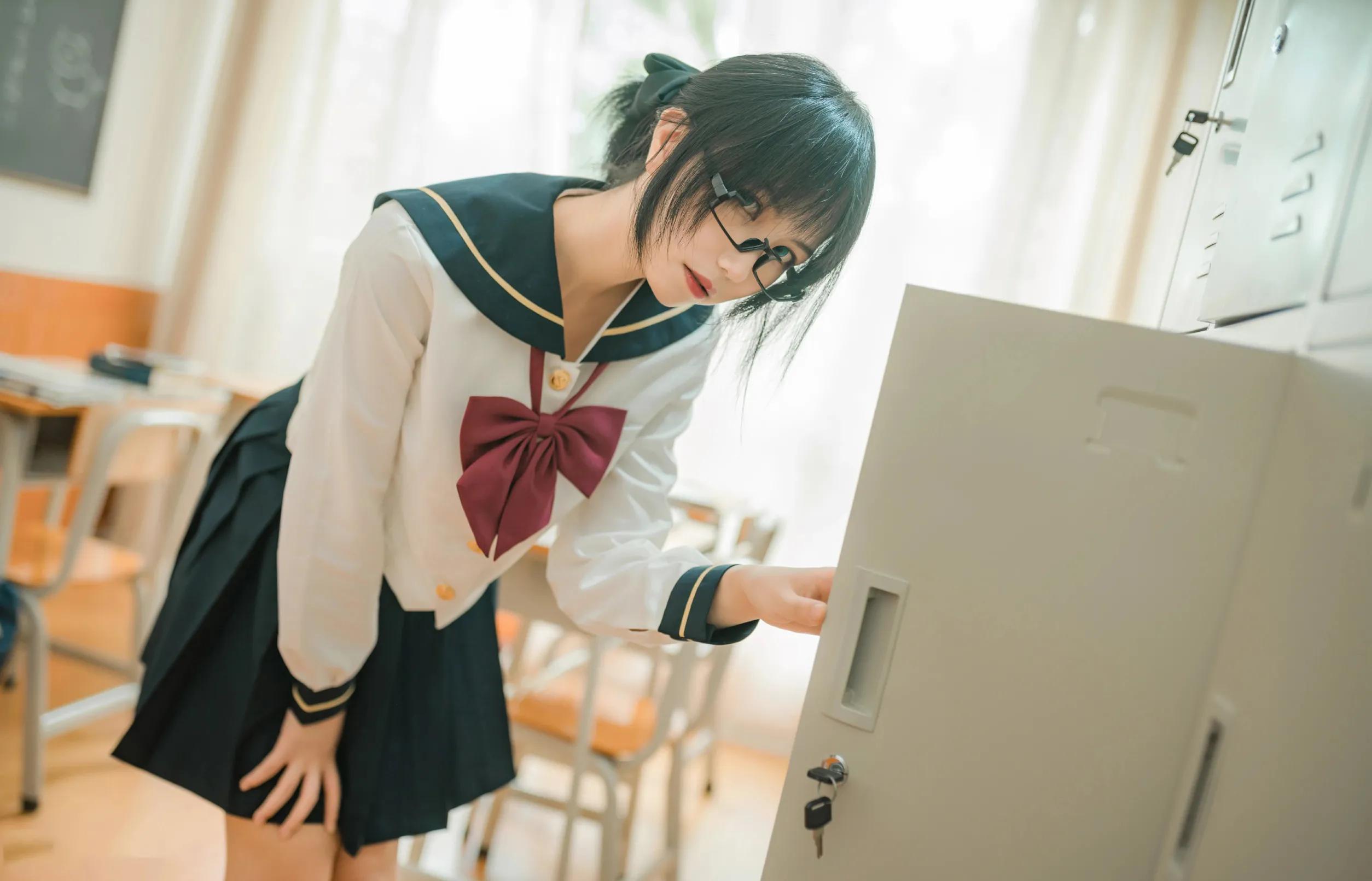 一边是学姐一边是学妹该选哪个呀,学姐还是学妹更适合做女朋友