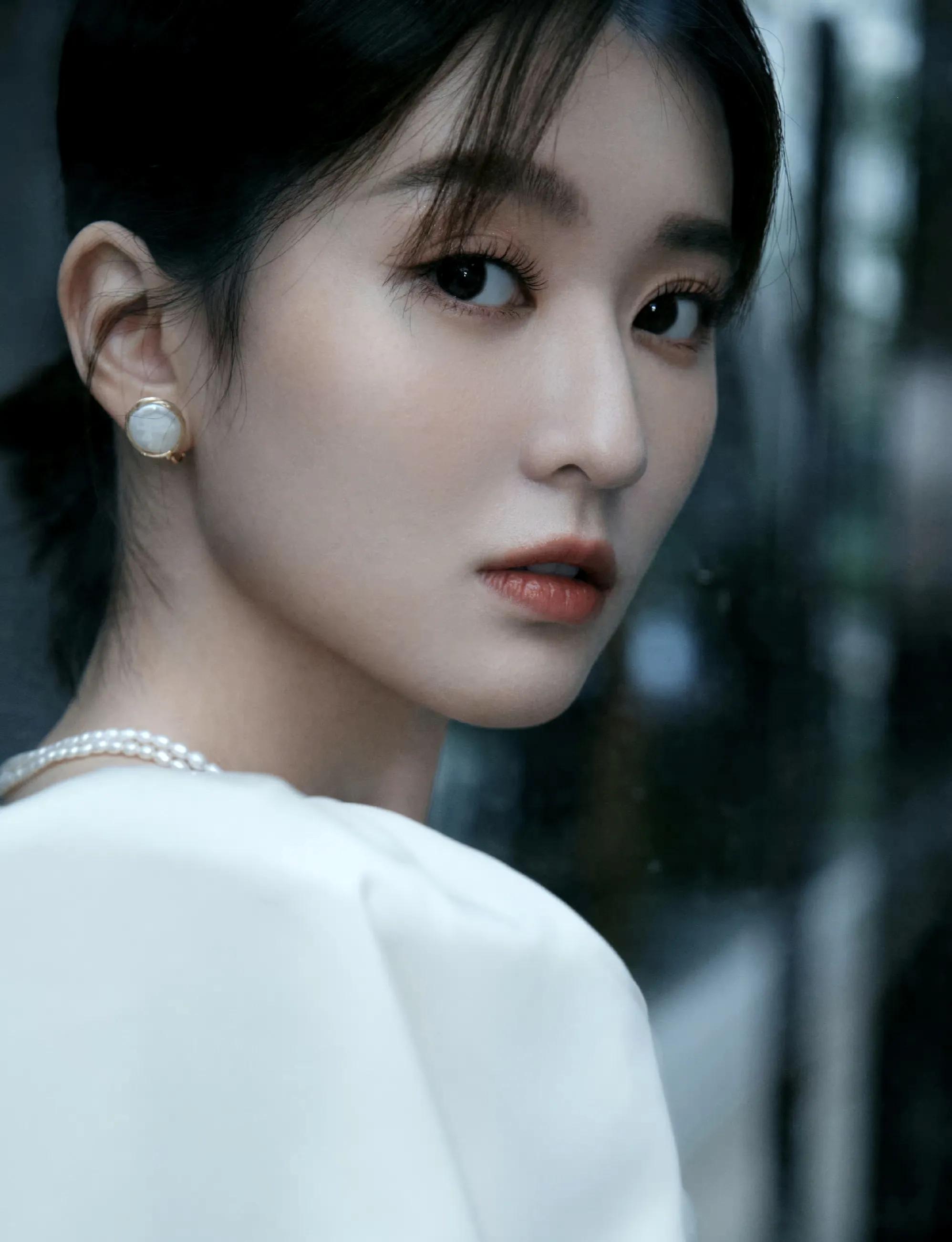 女星乔欣写真合集：如花似玉、亭亭玉立