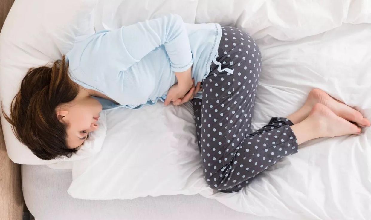 长黑眼圈是身体哪里出问题了吗,长黑眼圈和斑是什么原因