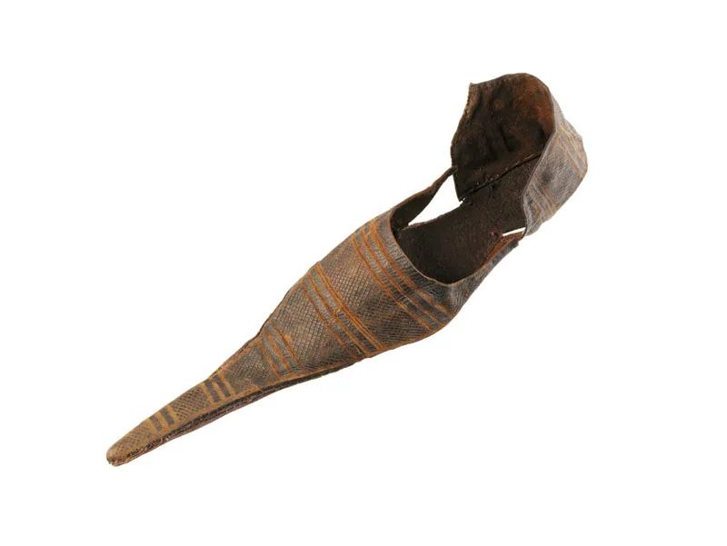 欧洲人为什么喜欢鞋子呢,为什么欧洲人喜欢长筒袜