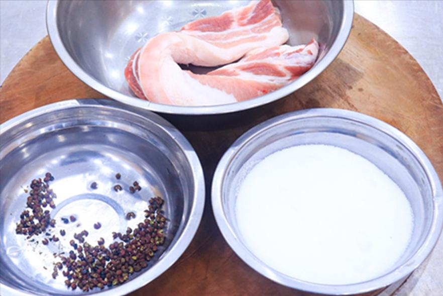 腌腊肉没有太阳都起了白色的霉,腌腊肉21天长霉是不是坏了