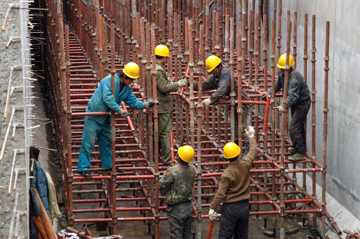刚过半年，很多工地做工的都回家赋闲，大家都说今年钱不好挣