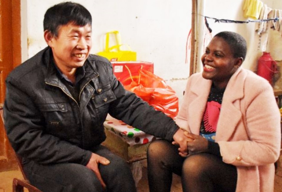 23岁非洲姑娘嫁41岁河南农民，婚后交流全靠比划，如今种花椒致富