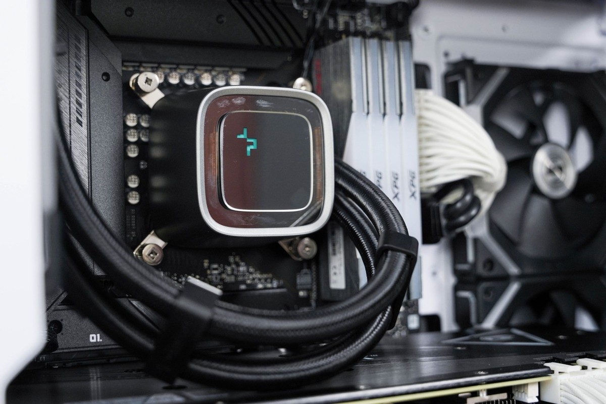 九州风神冰堡垒360青春版水冷测评,九州风神堡垒240rgbv2水冷散热器