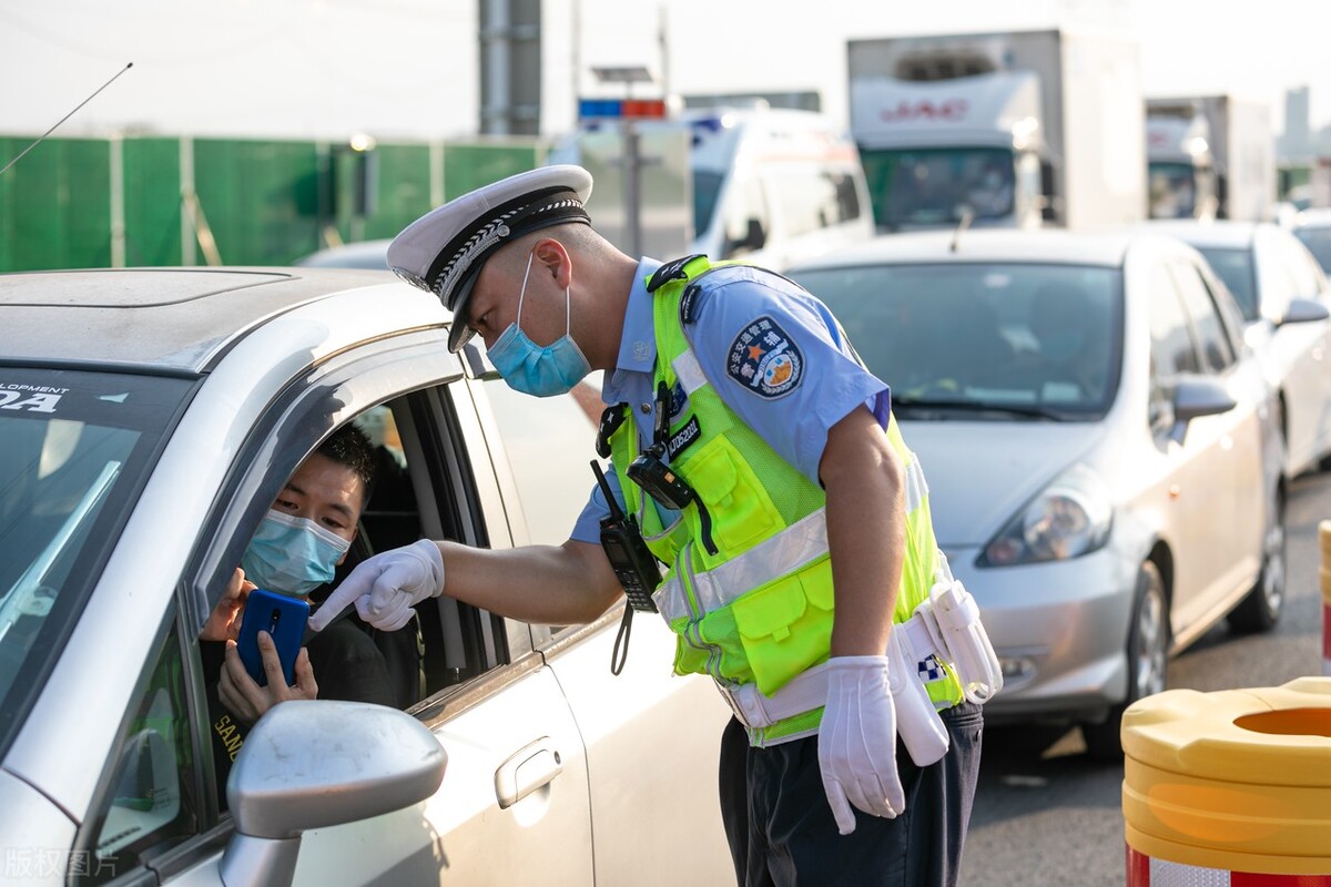 驾照更换必须本人去吗,c1驾照换证新规定终身免换