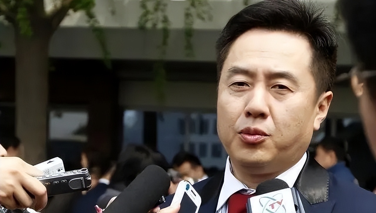 女乒教练施之皓，开除世界冠军郭跃引争议，娶小22岁弟子重回上海