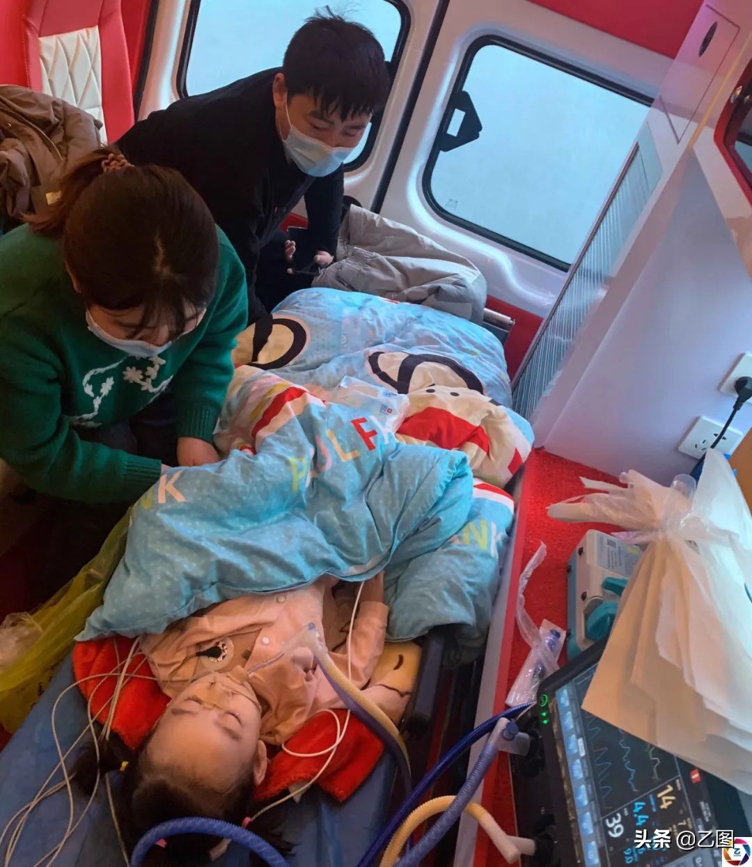 二宝4个月突然不会动弹,二宝四个月突然不会动弹