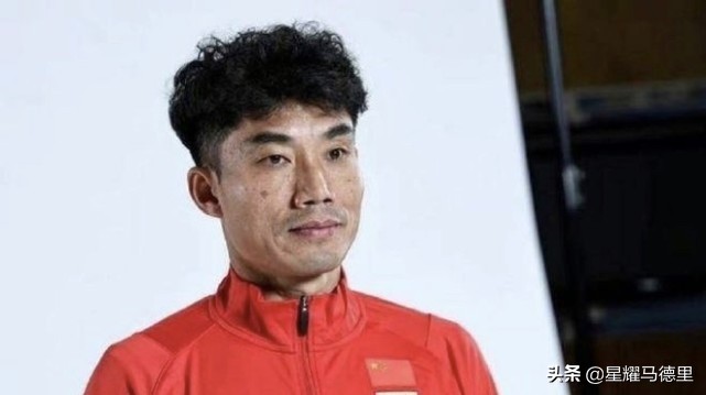 41岁郑智拍教练+球员2版定妆照！或以国脚身份踢12强赛，又创历史