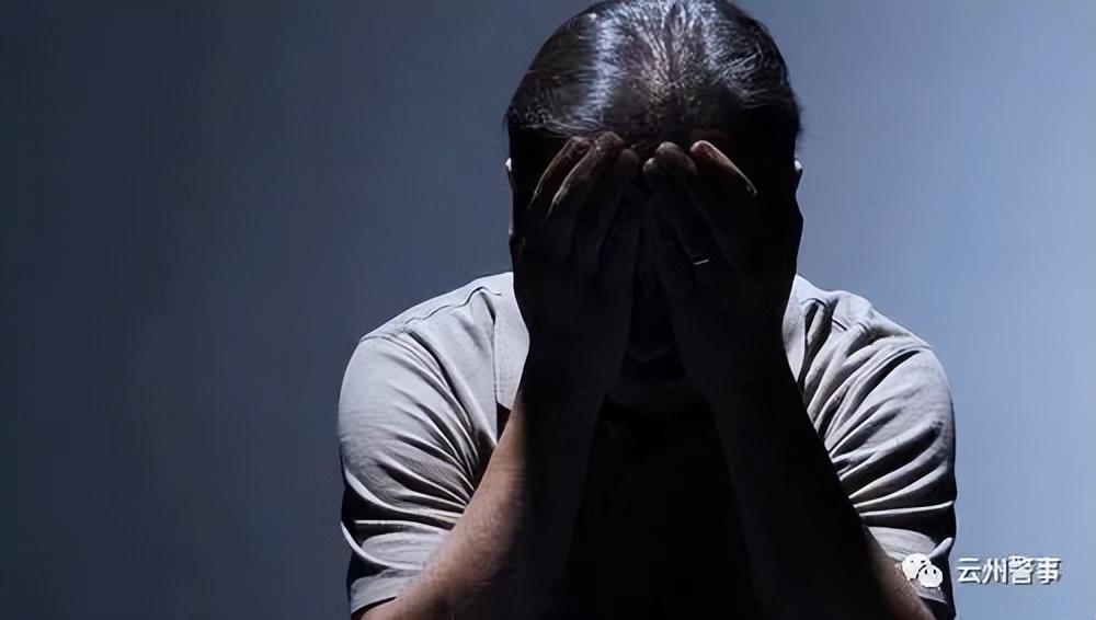 云县一男子婚姻失败后经常在家酗酒滋事、辱骂父母|民警：选错了婚姻不要紧，但不能把自己毁了！