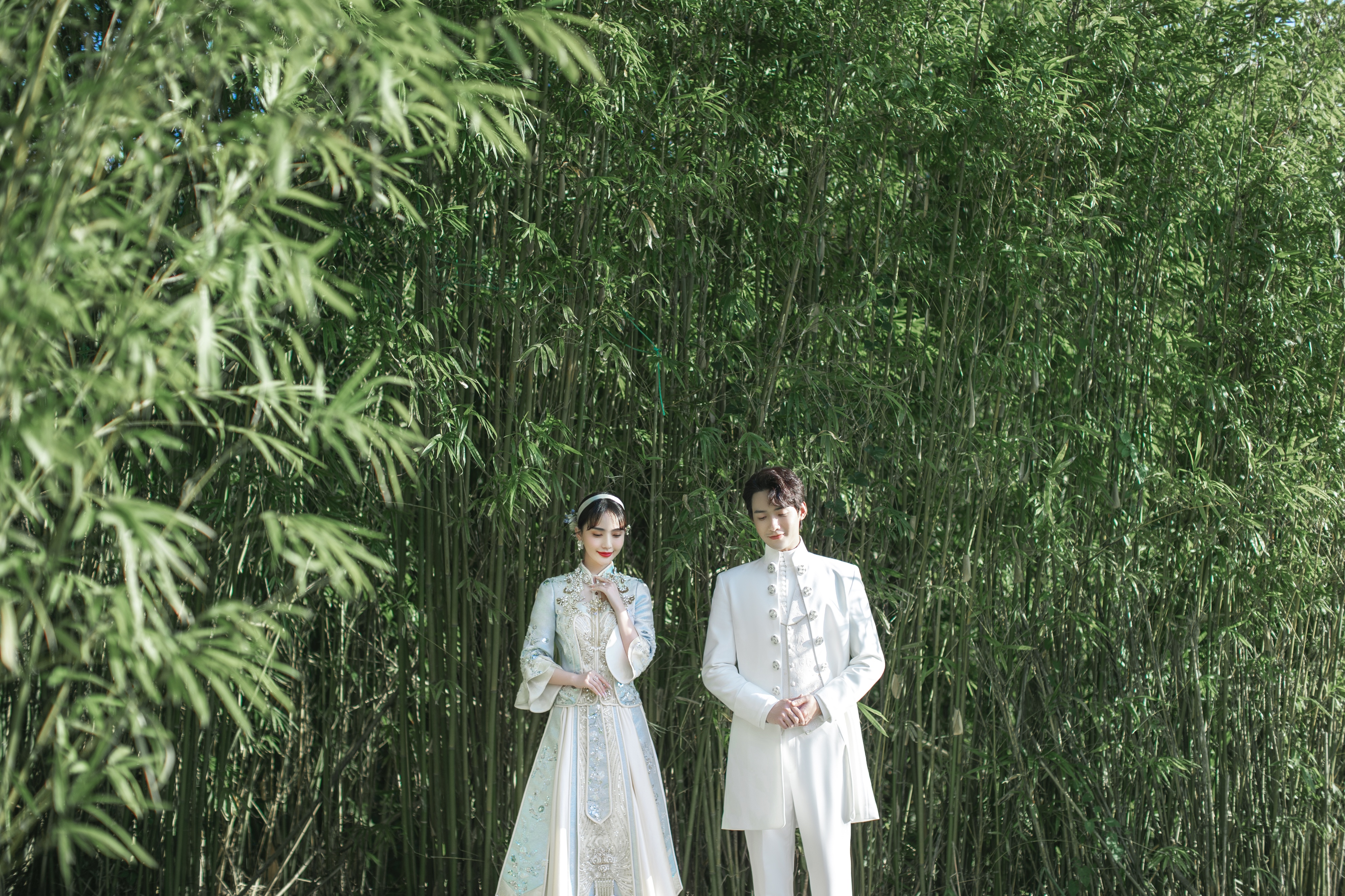 女生婚纱胸贴正确穿法,婚纱胸贴的正确穿戴示范