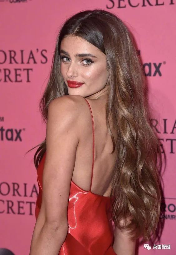 维密超模笑容甜美,维密甜美超模与英国贵公子结婚