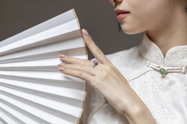 周大福钻戒假一赔十么,周大福一万二的钻戒卖掉能卖多少