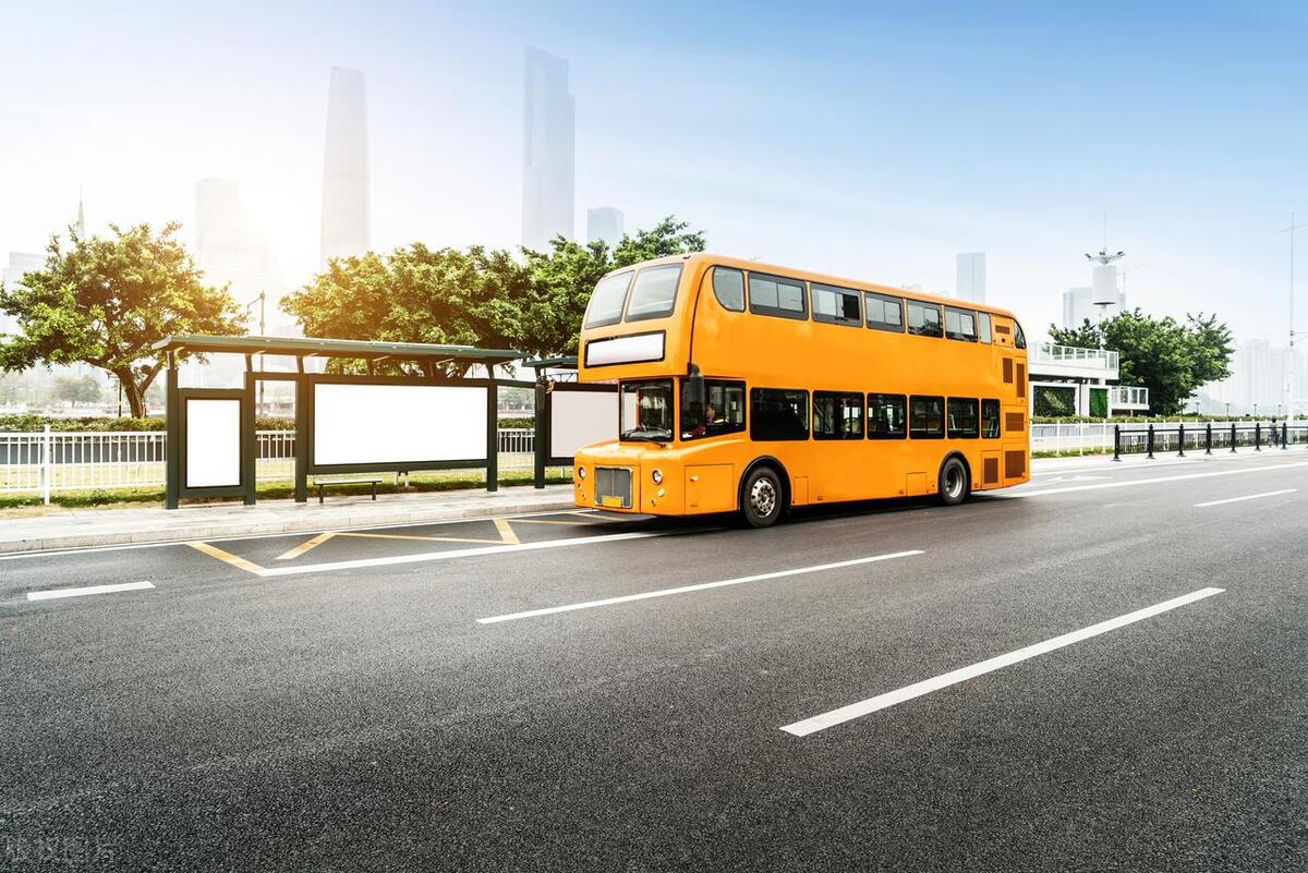 新媒体时代下户外广告的发展趋势,传统户外广告和新媒体融合发展