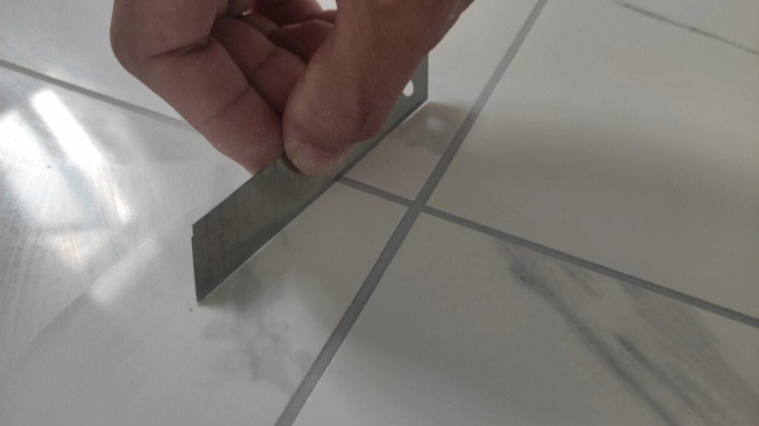 瓷砖美缝是用美缝剂好还是彩砂好,瓷砖美缝是选美缝剂还是环氧彩砂