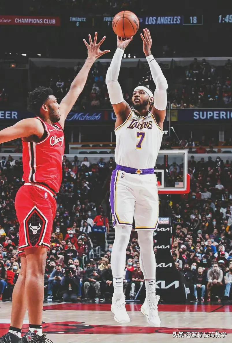 时隔12年，他又一次代表湖人登场！阿赞用科比的打法，击败湖人