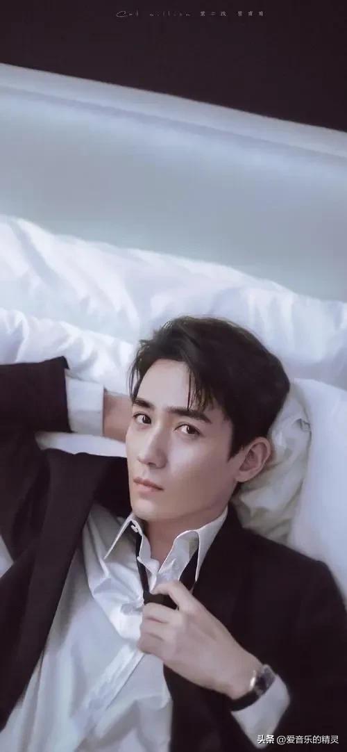 朱一龙获35届金鸡影帝几岁,朱一龙从6岁到33岁的变化