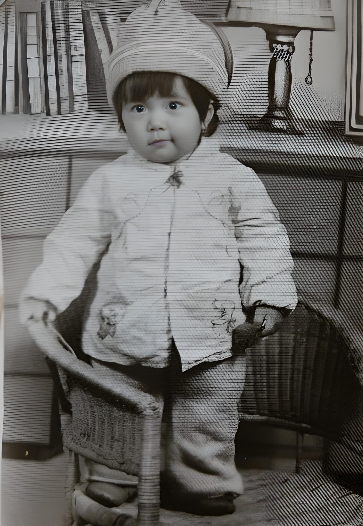 这才是AI正确的打开姿势嘛——用AI来拯救老照片。