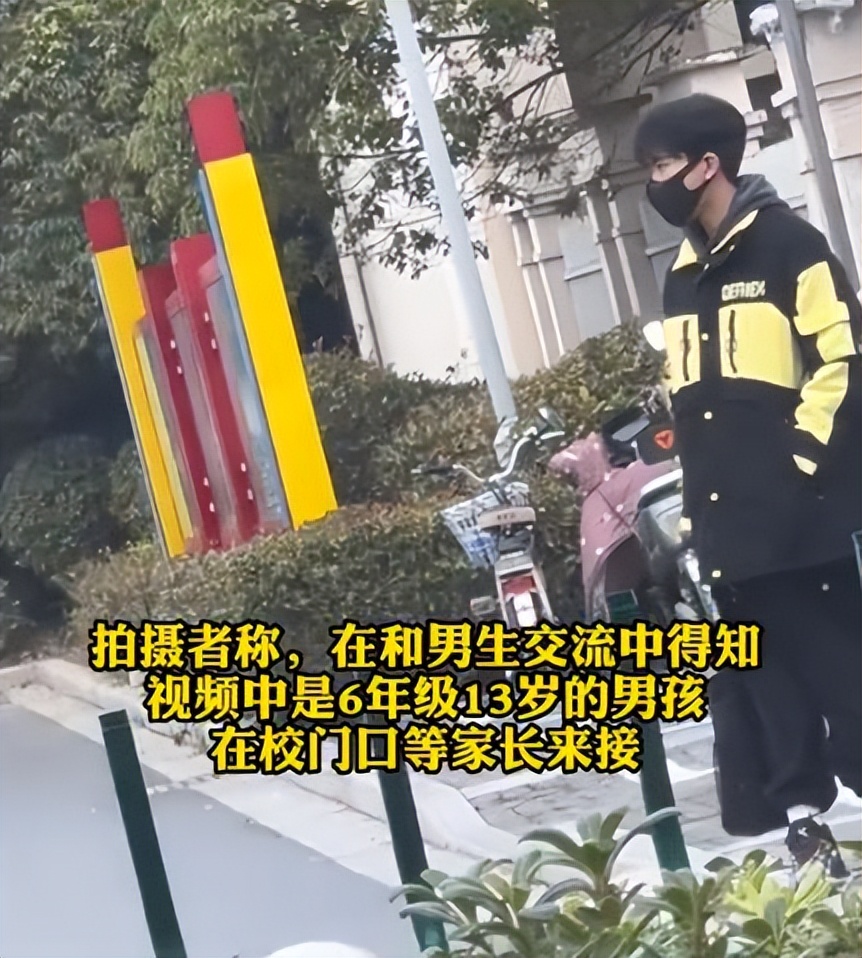 小学生三年级穿校服有多好看,13岁帅气少年照片真实穿校服