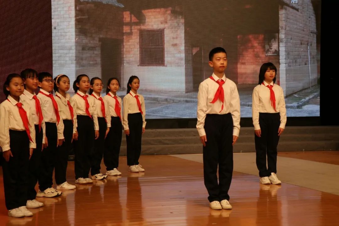 志愿之花绽放在春天里,让志愿之花在朝阳大地上昂首怒放