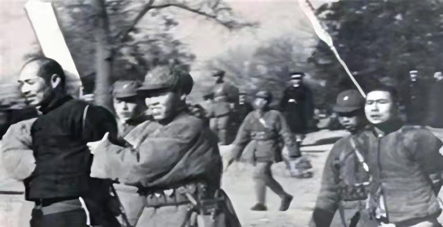 1950年萧华调到北京，瞥见路边香烟小贩：这不是杀害黄骅的凶手吗