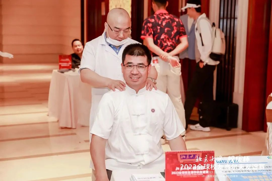 第一健康助力北京大学＂校庆杯＂并荣获荣誉理事和特别贡献奖