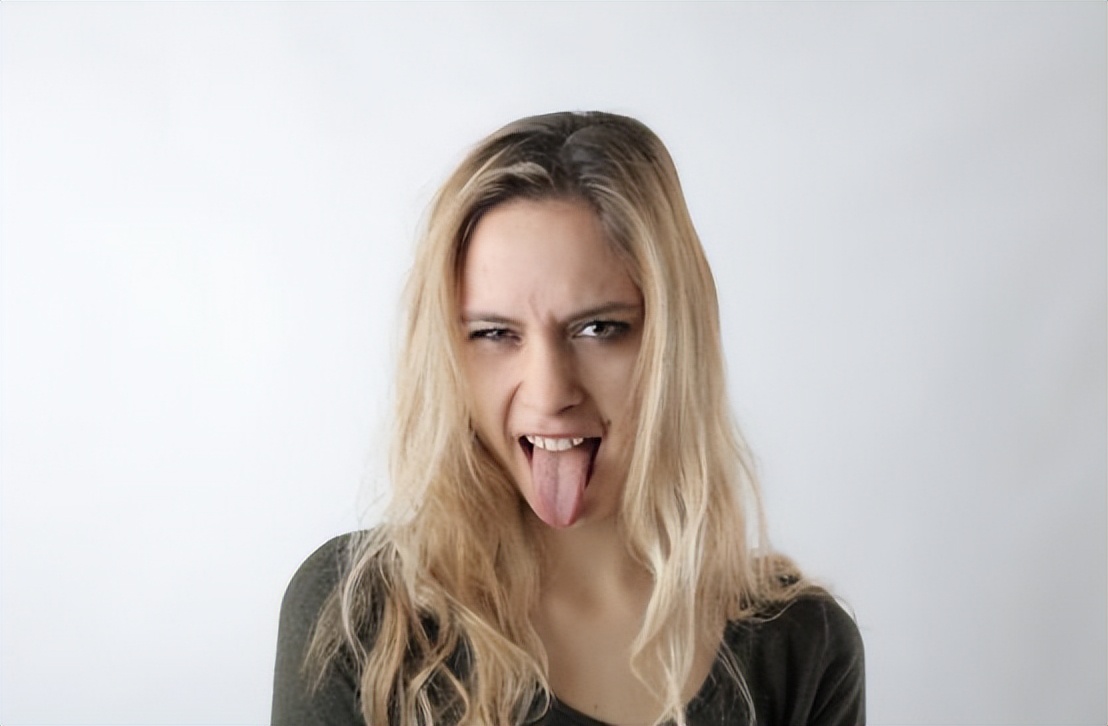 刷牙刷舌头是不是就不口臭了,刷牙时刷舌头能去除口臭