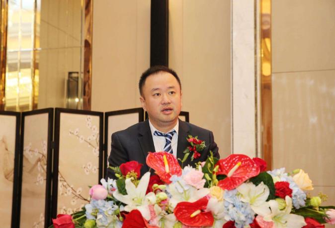 山东手套大王:疫情18个月赚130亿,减持股票套30亿,被股民骂翻