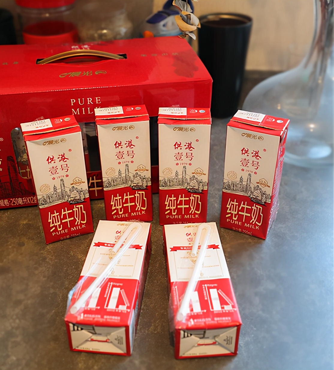 晨光供港壹号鲜牛奶236ml多少钱,走亲访友送老人礼物比较实用