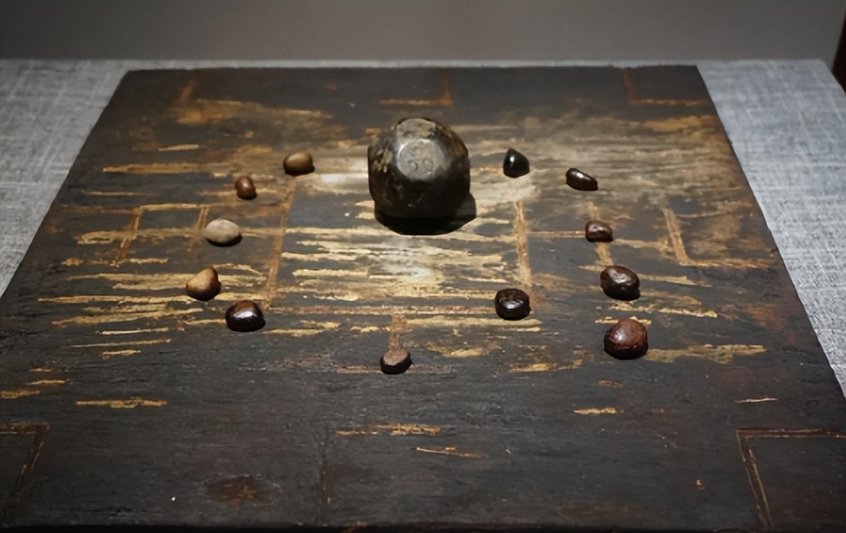 秦汉时期的六博棋有哪些特点？