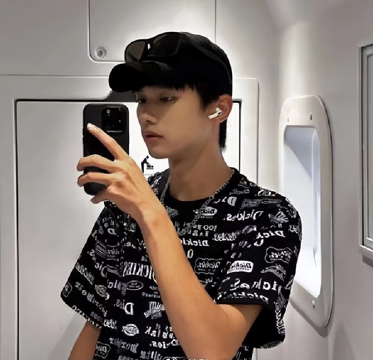 炎亚纶邱耀乐事件,炎亚纶和邱耀乐有什么关系