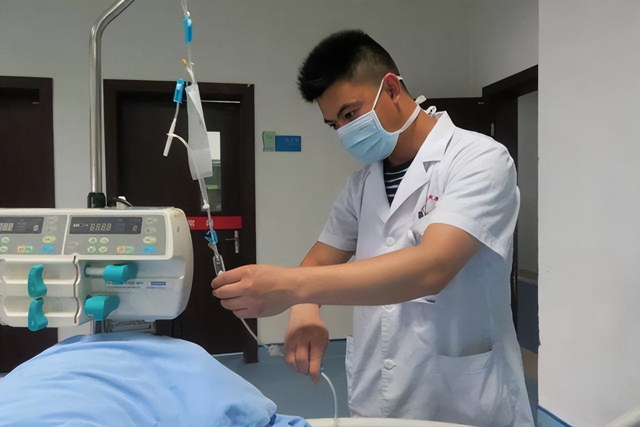 女护士处理男患者的隐私部位，觉得尴尬吗？不妨听听过来人怎么说