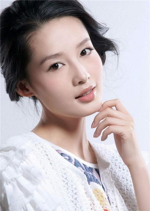 一出道就大方承认整容,出道就被逼着整容