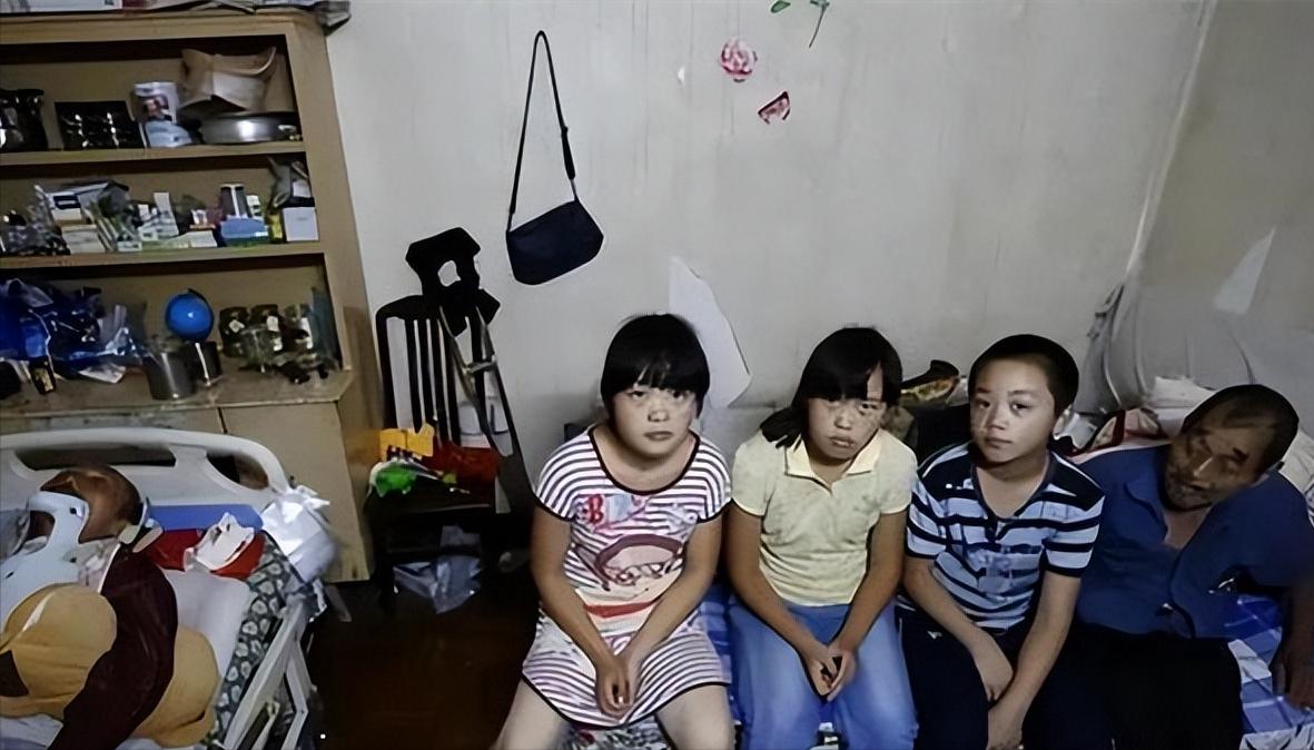 15年安徽女孩街头扮牛,女孩街头扮牛背后的故事