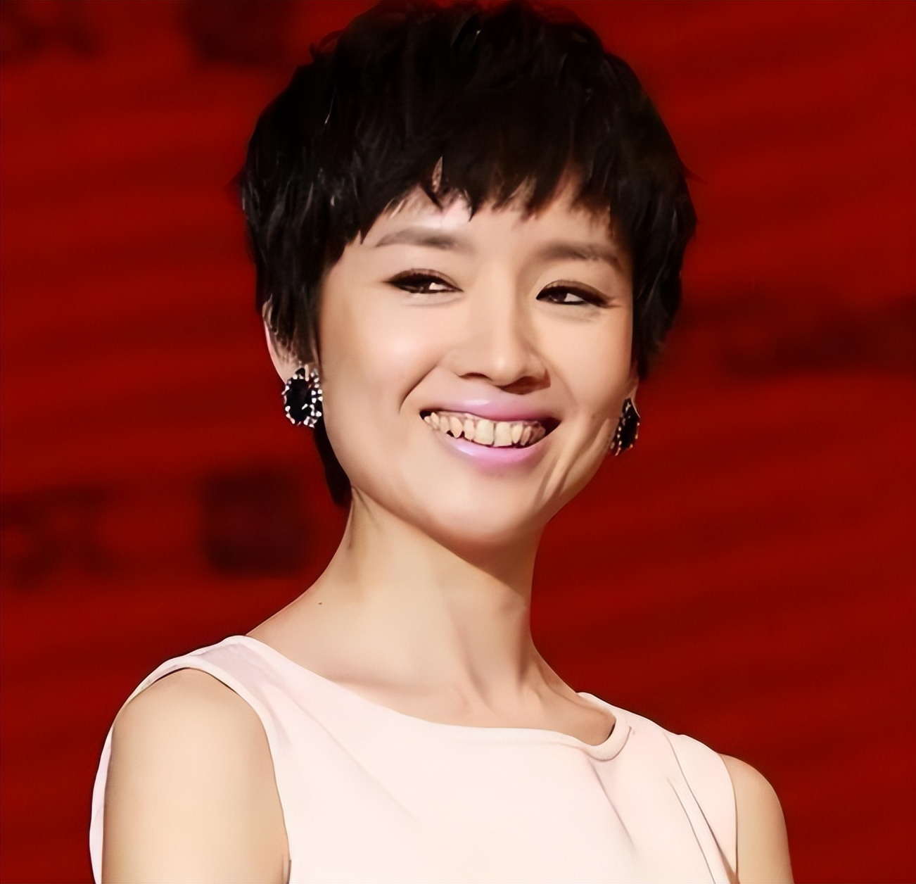 10位颜值巅峰的女星今昔对比,十位素颜女星前后对比