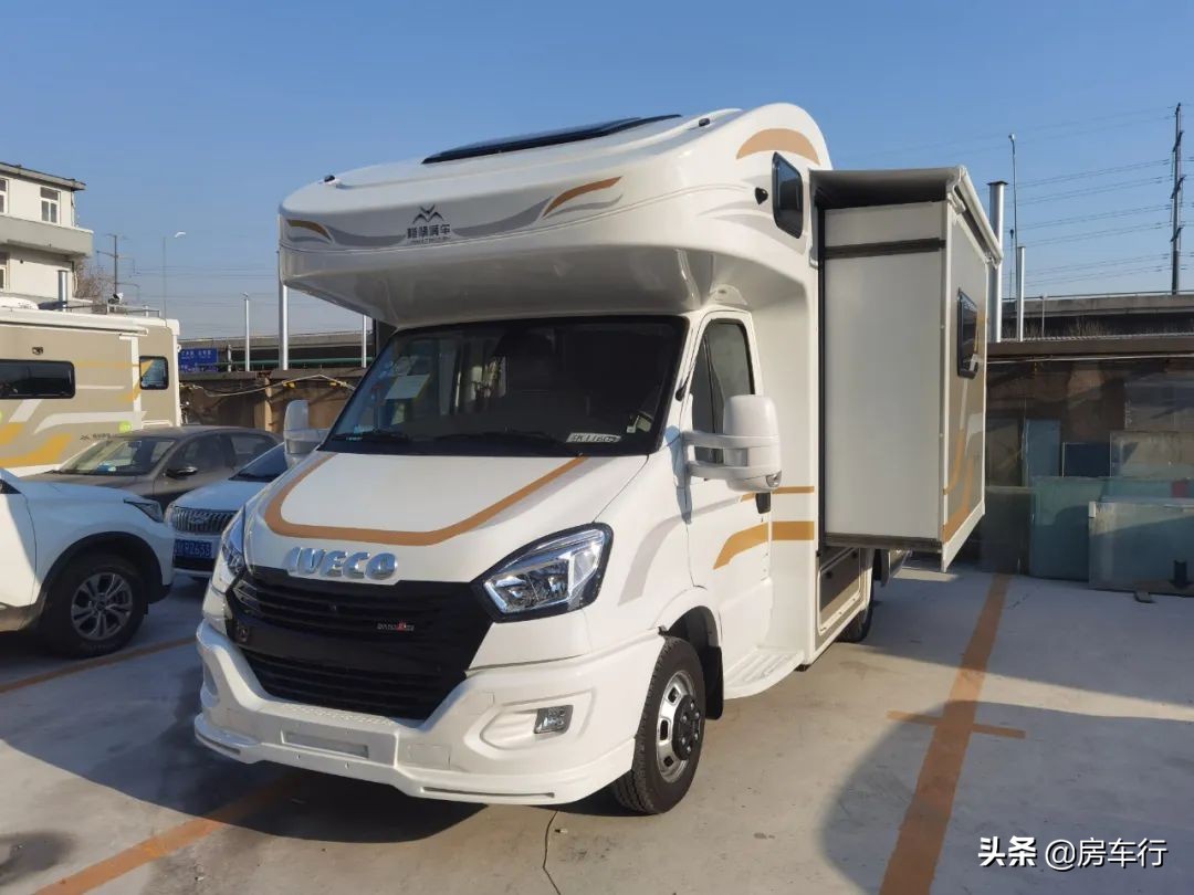 全新细节升级,更大休息空间,老约翰2022款定制版房车来了