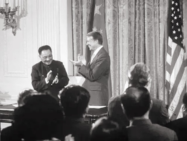 1997年*小平邓**逝世：四海齐悼