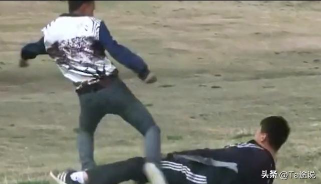 陕西少年酷爱打架，收藏品够买辆车，被“爷爷”救赎后学会感恩